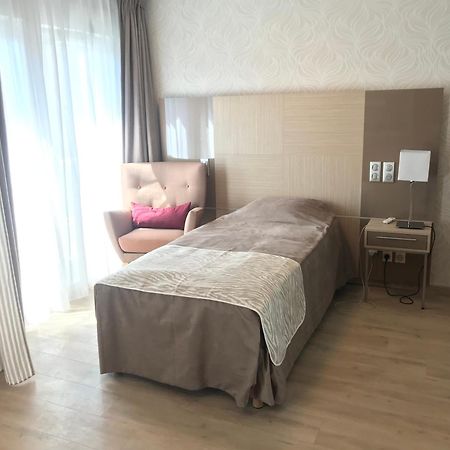 Zenao Montreuil- Croix De Chavaux Apartment มงเทรย ภายนอก รูปภาพ