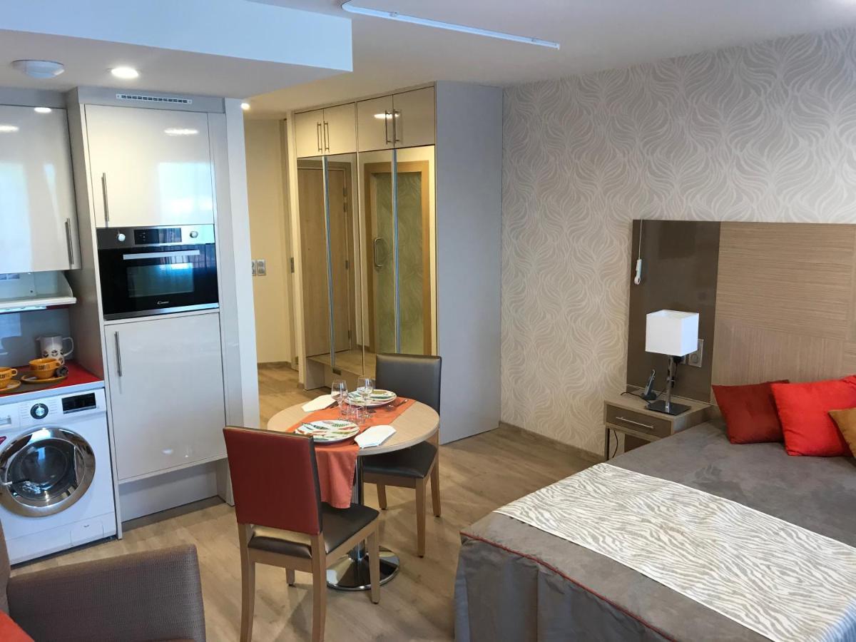 Zenao Montreuil- Croix De Chavaux Apartment มงเทรย ภายนอก รูปภาพ