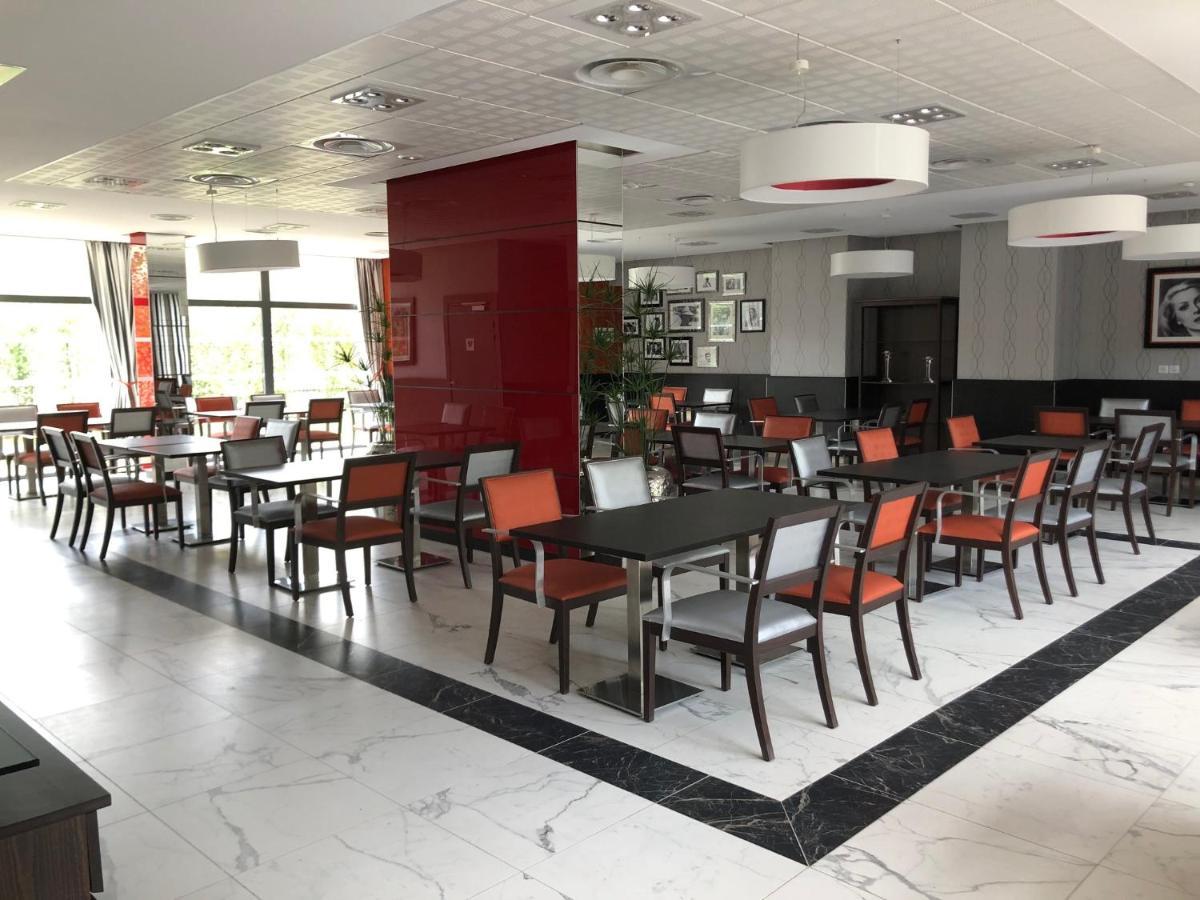Zenao Montreuil- Croix De Chavaux Apartment มงเทรย ภายนอก รูปภาพ
