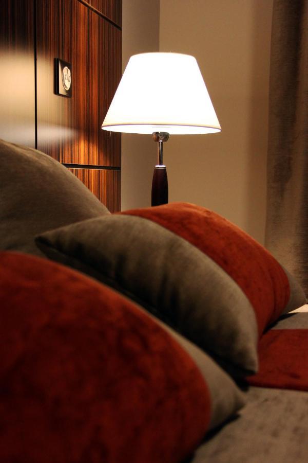 Zenao Montreuil- Croix De Chavaux Apartment มงเทรย ภายนอก รูปภาพ
