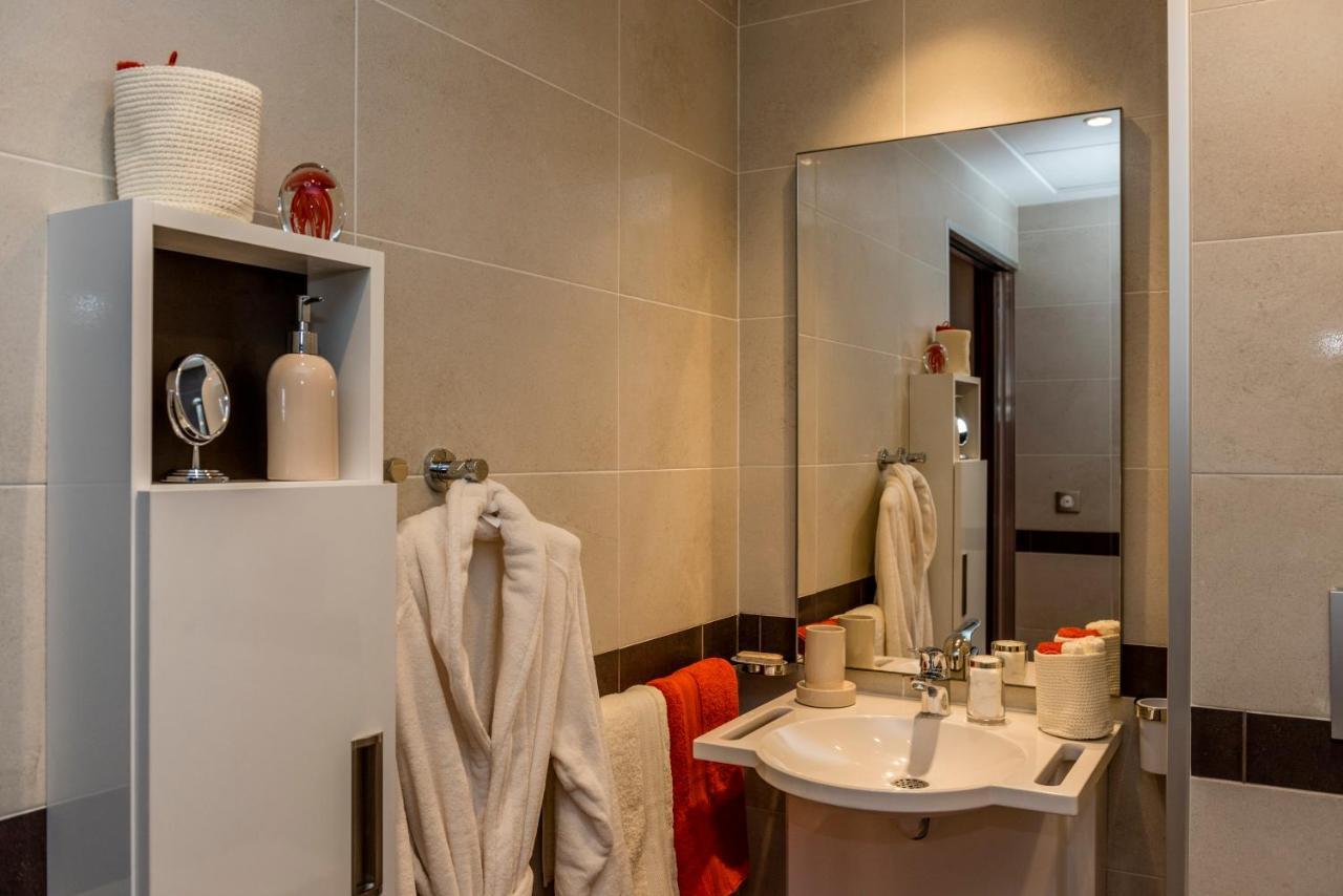 Zenao Montreuil- Croix De Chavaux Apartment มงเทรย ภายนอก รูปภาพ