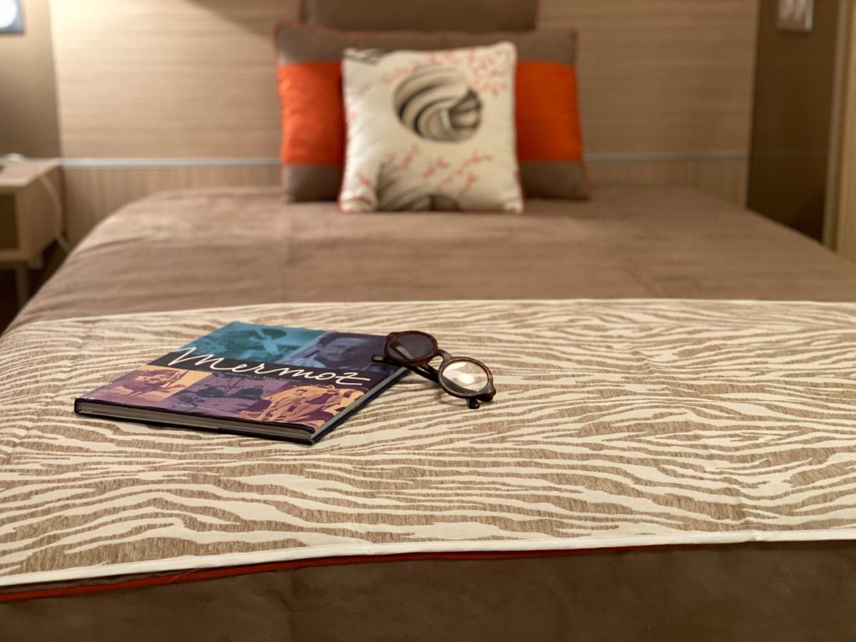 Zenao Montreuil- Croix De Chavaux Apartment มงเทรย ภายนอก รูปภาพ