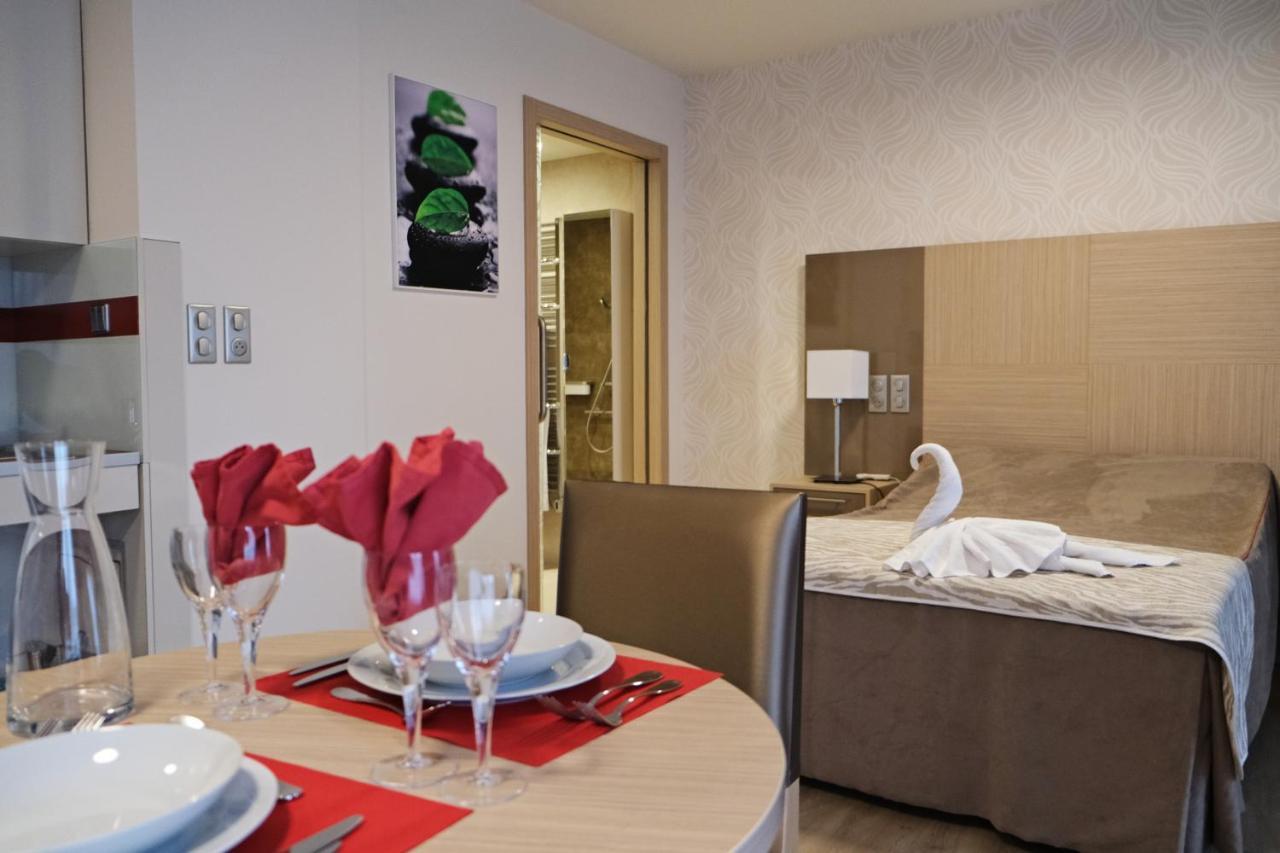 Zenao Montreuil- Croix De Chavaux Apartment มงเทรย ภายนอก รูปภาพ