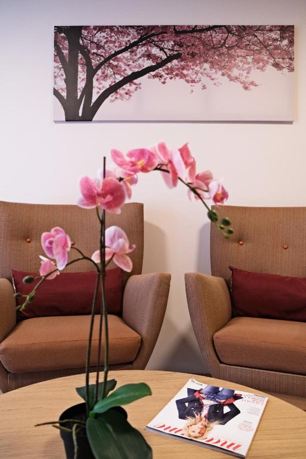 Zenao Montreuil- Croix De Chavaux Apartment มงเทรย ภายนอก รูปภาพ