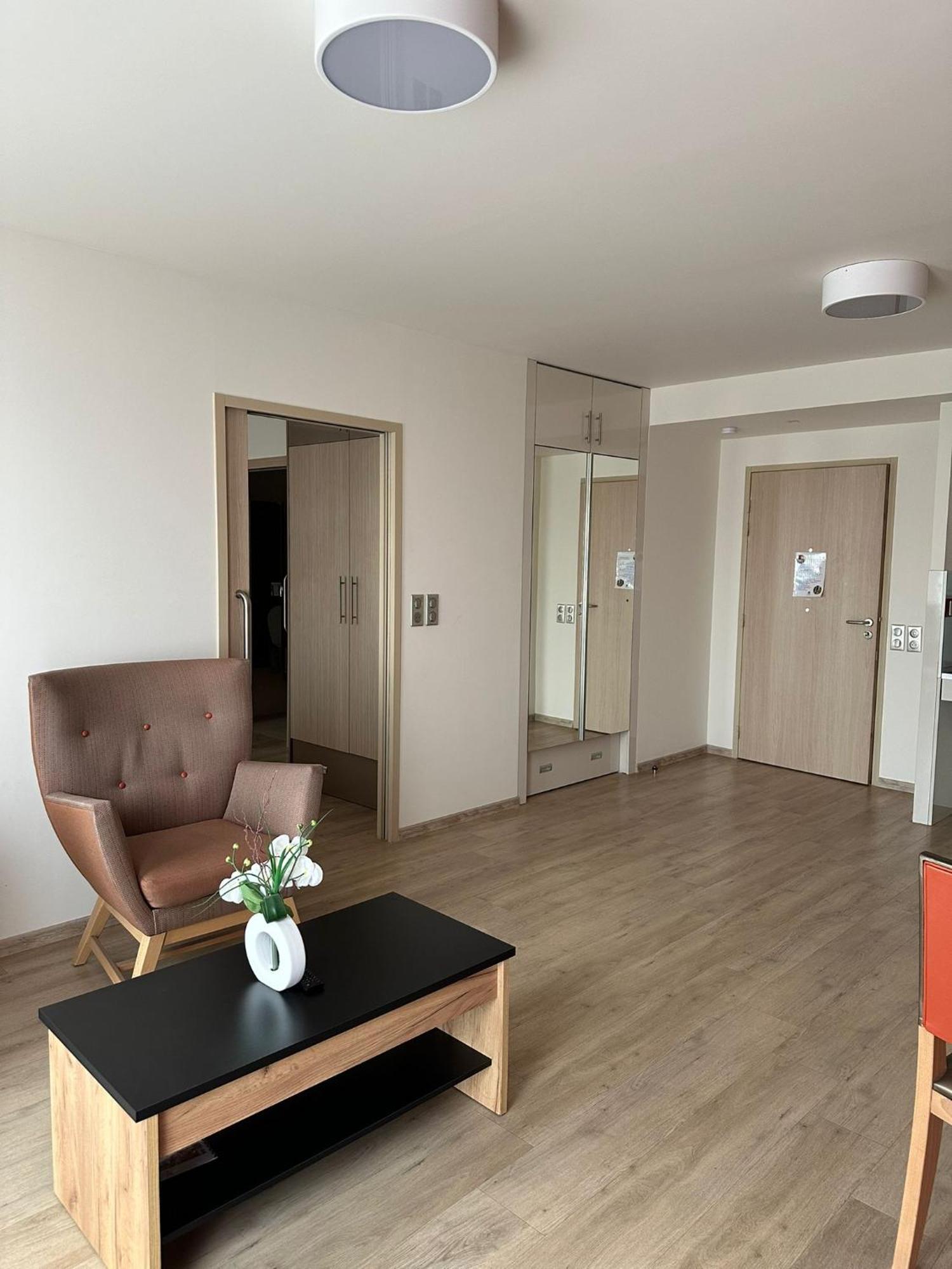 Zenao Montreuil- Croix De Chavaux Apartment มงเทรย ภายนอก รูปภาพ