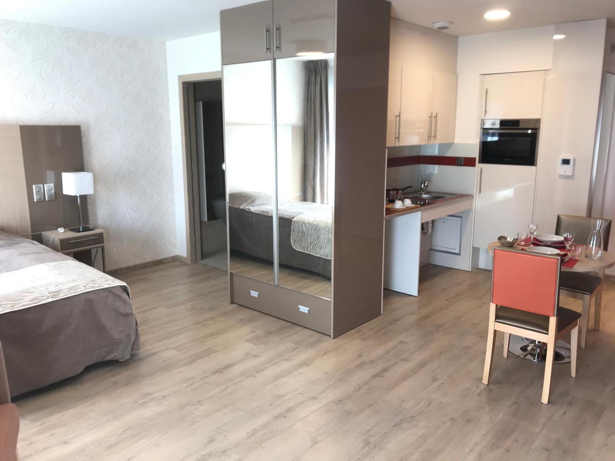 Zenao Montreuil- Croix De Chavaux Apartment มงเทรย ภายนอก รูปภาพ