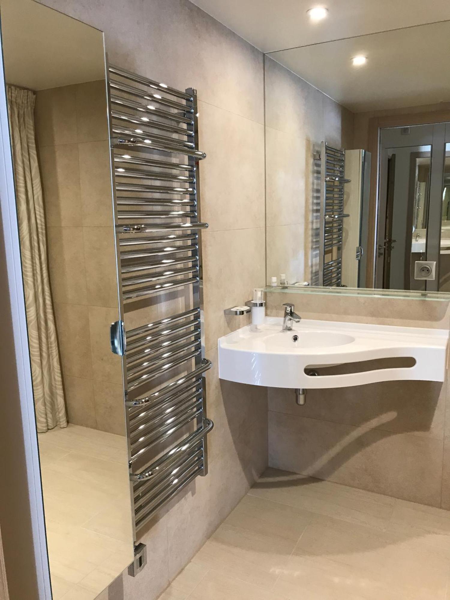 Zenao Montreuil- Croix De Chavaux Apartment มงเทรย ภายนอก รูปภาพ