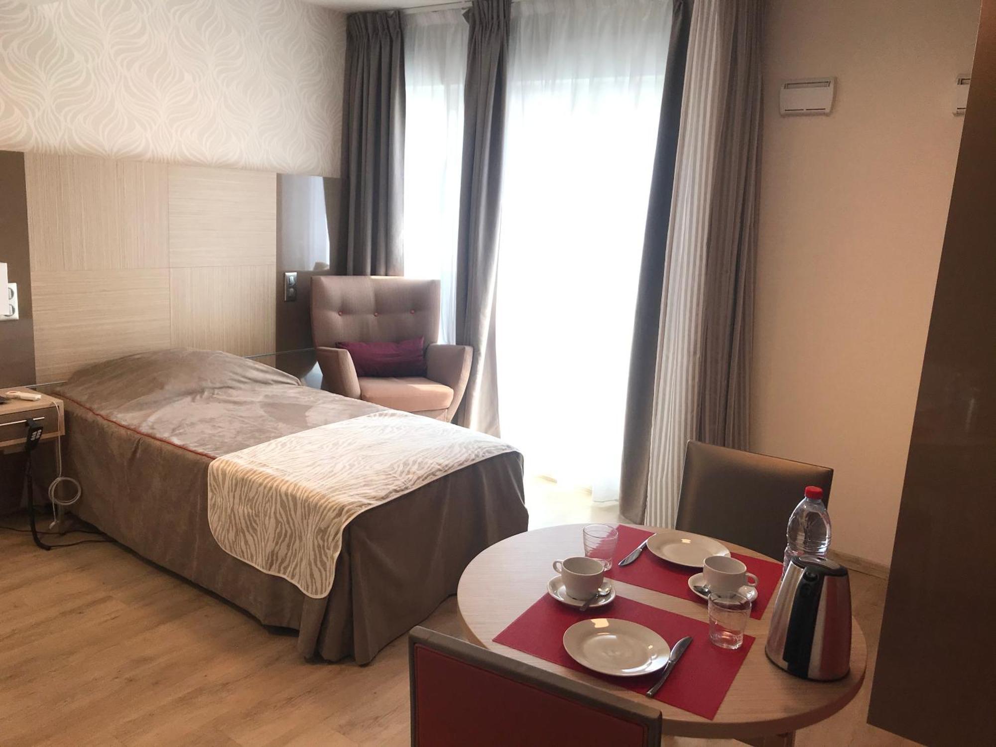 Zenao Montreuil- Croix De Chavaux Apartment มงเทรย ภายนอก รูปภาพ